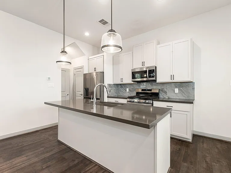 725 N Emile St — Photo 12
