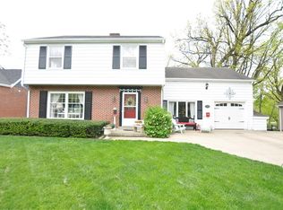 5820 Windsor Dr, Des Moines, IA 50312