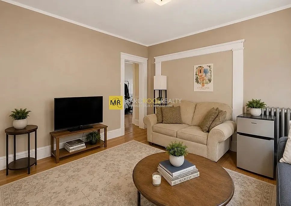 3 bed, 1.0 bath, 1200 sqft, $3,600 — Photo 4