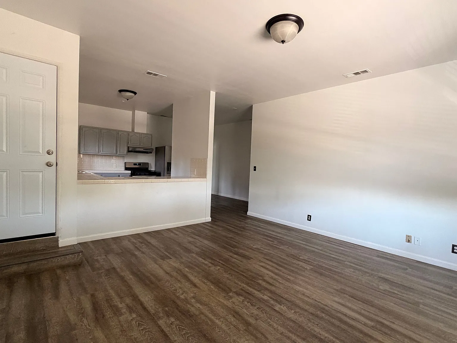 2 bed, 940 sqft, $2,850 — Photo 1