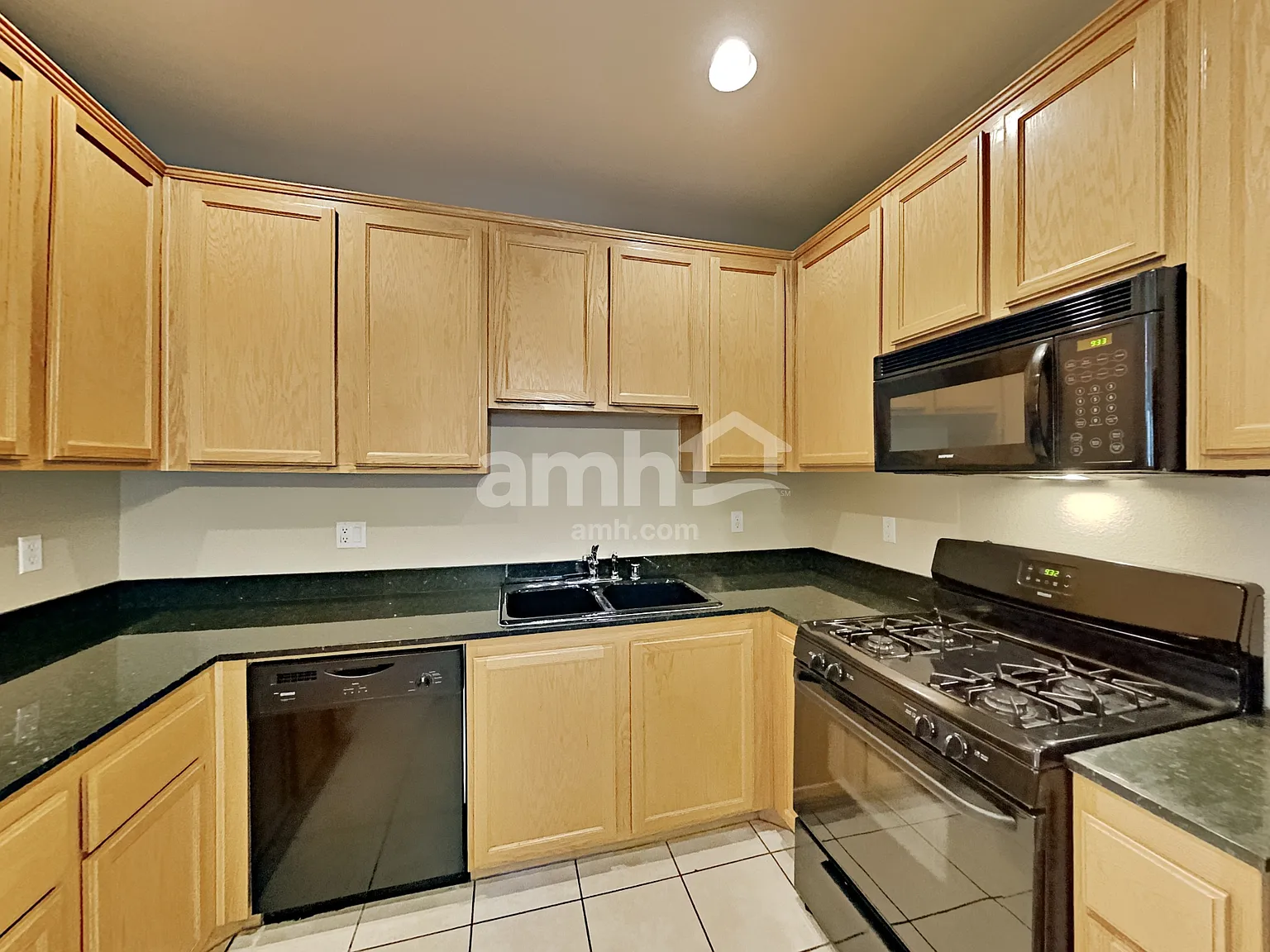 3 bed, 2.5 bath, 1539 sqft, $1,890 — Photo 3