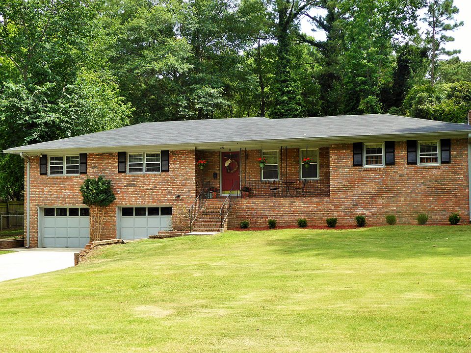 2nd image of 220 Suburban Dr NE