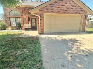 905 N Towne Cir, Altus, OK 73521