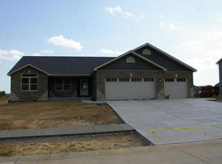 2630 London Ln, Belleville, IL 62221