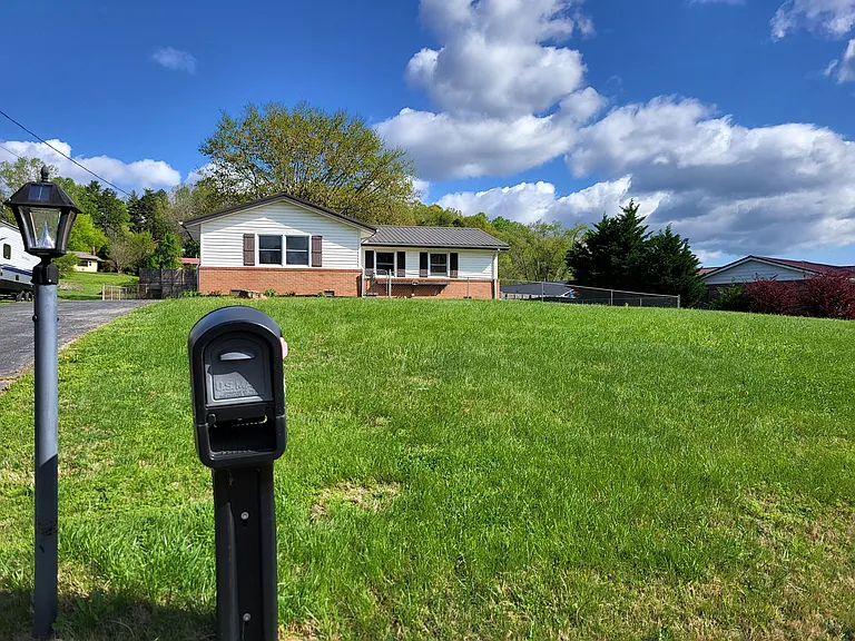 305 Smoky View Rd — Photo 2