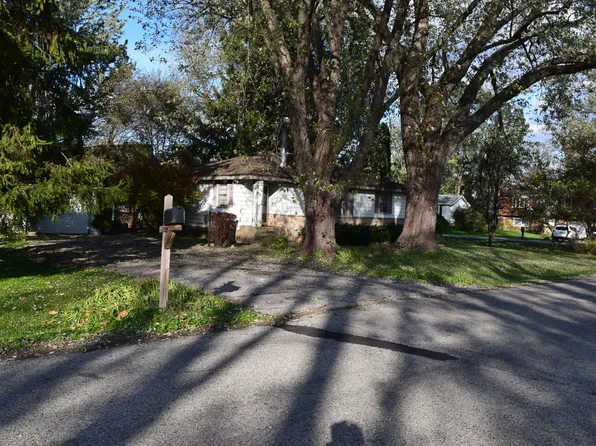 4300 W Shore Dr, McHenry, IL 60050