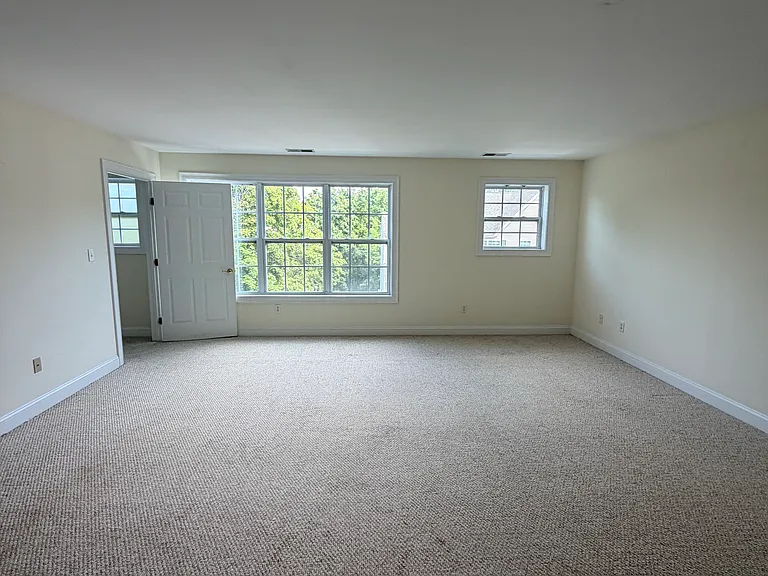 35 Judith Ln #204 — Photo 6