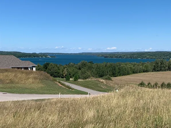 4633 E Water View Dr, Lake Leelanau, MI 49653