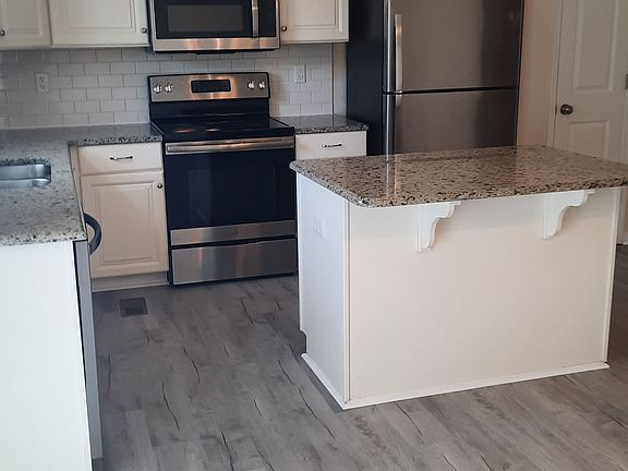 3rd image of 929 Admirals Quay Dr