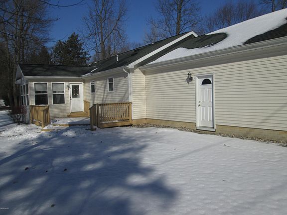 2nd image of 424 Balderson St