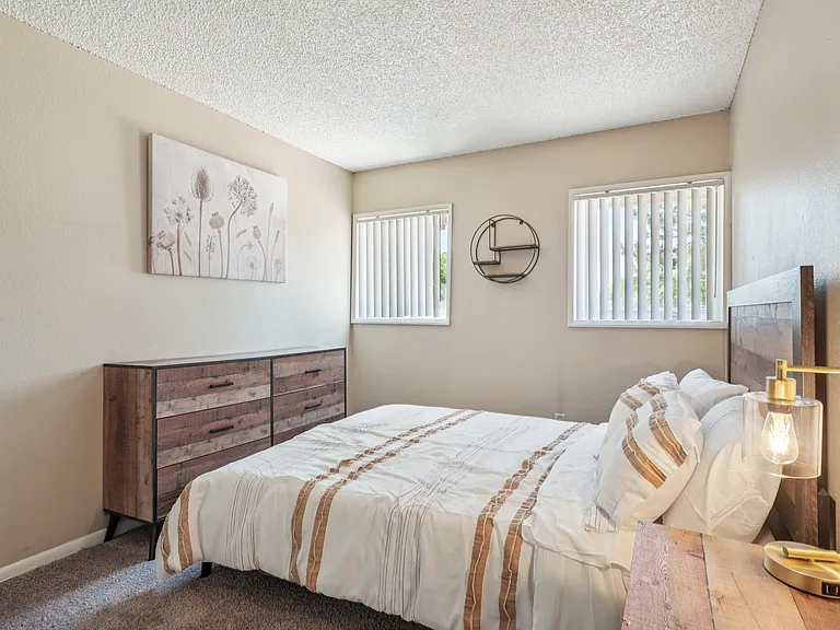 The Montecito Apartments — Photo 10