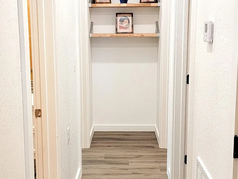 1007 Campbell St — Photo 16