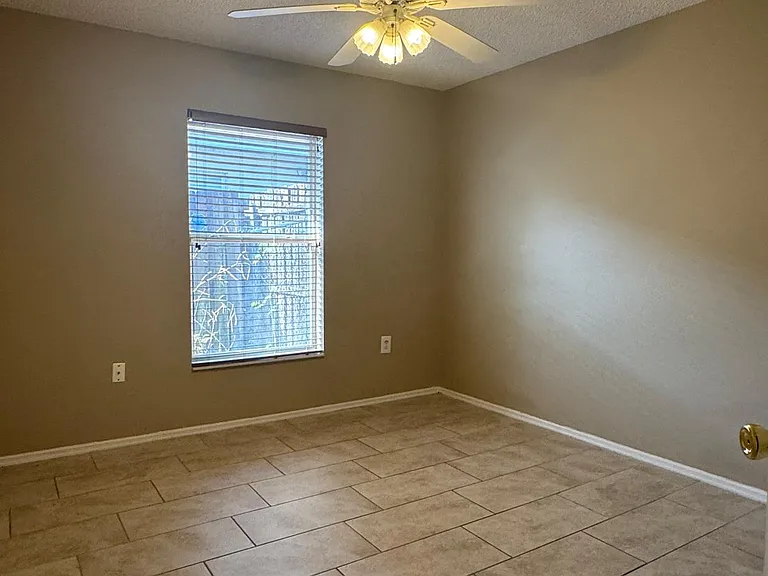 2713 Palm Isle Way — Photo 11
