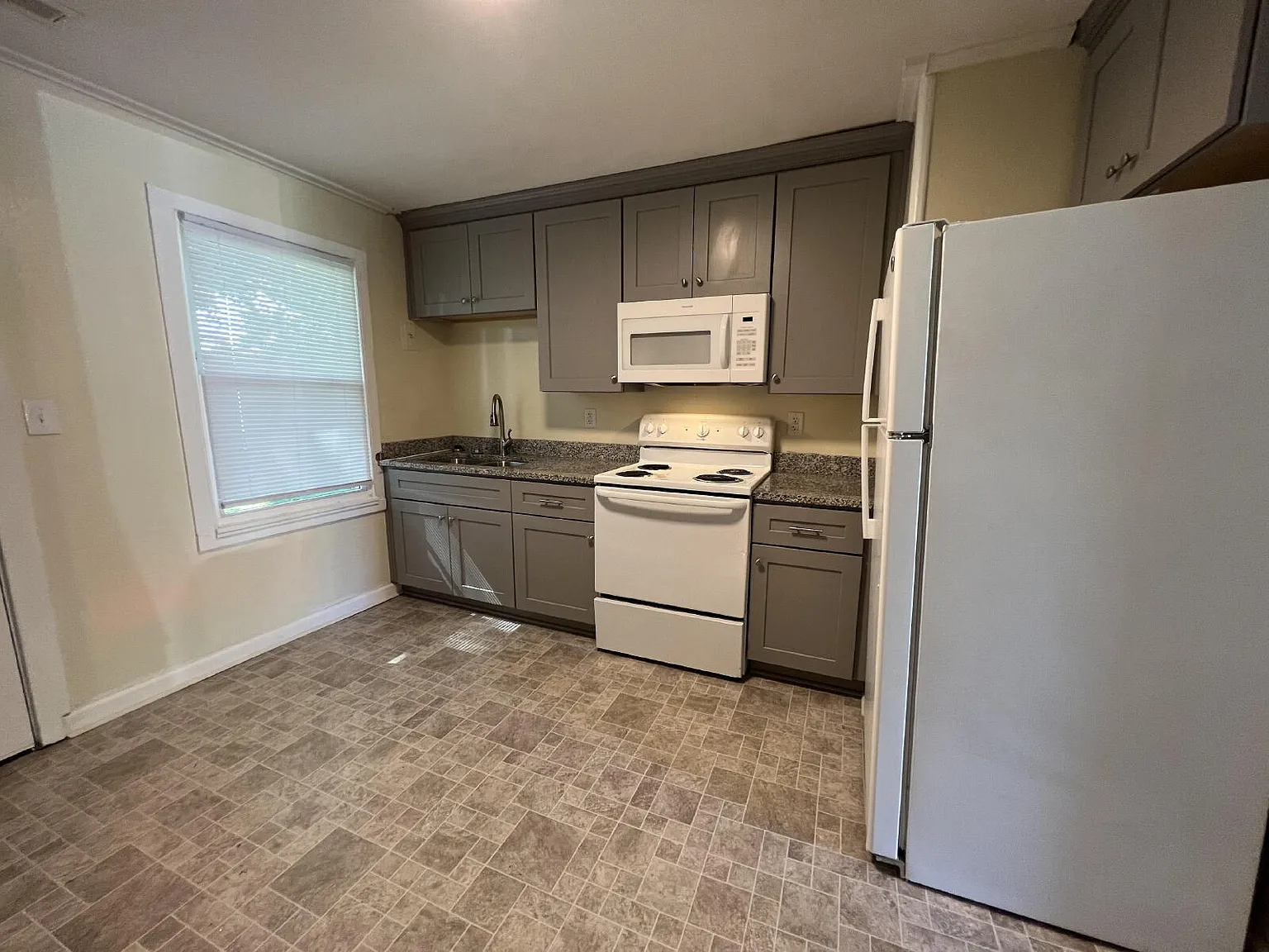 2 bed, 2.0 bath, 800 sqft, $1,450 — Photo 2