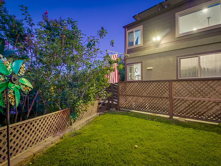 1511 Gregory St — Photo 22