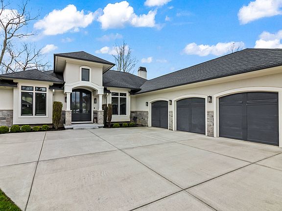 4th image of 6725 Royal Oakland Way
