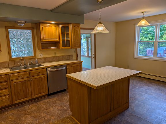 4th image of 5 Alderbrook Rd #1