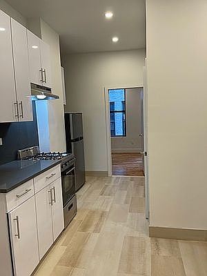 3rd image of 9 Stanton St #4DF