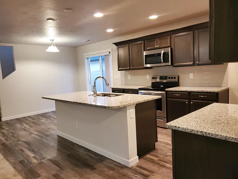 245 W Wanda St — Photo 3