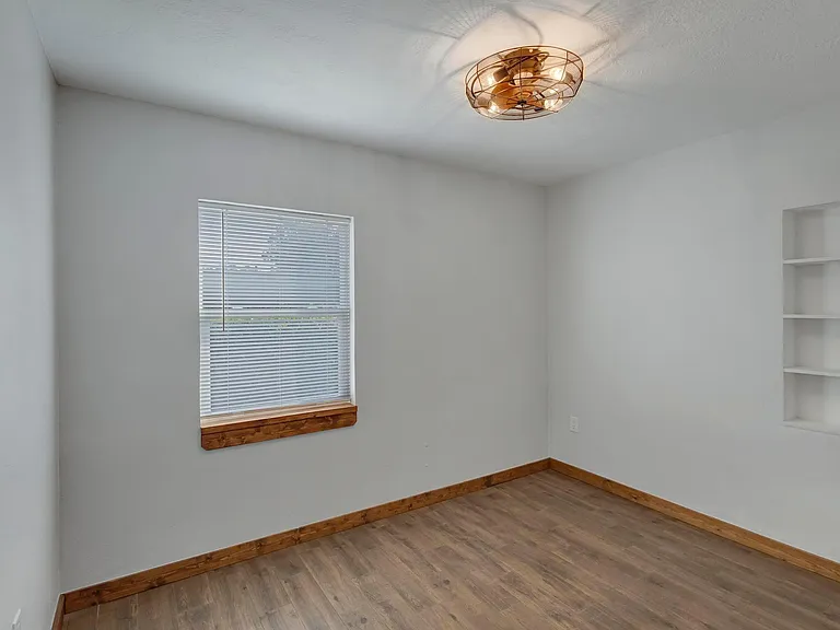 502 S Highland Ave — Photo 10