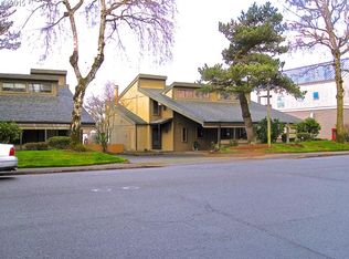 800 N Tomahawk Island Dr, Portland, OR 97217