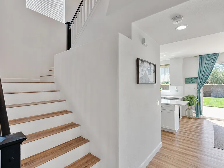 565 Alderbery Ln — Photo 16