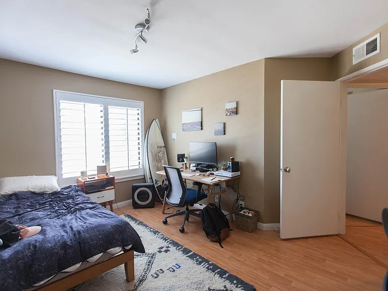 2121 Beloit Ave #303 — Photo 13