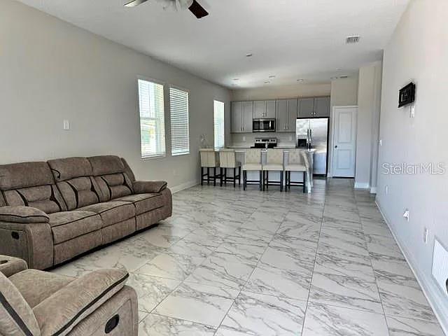 2531 W Walnut St — Photo 3