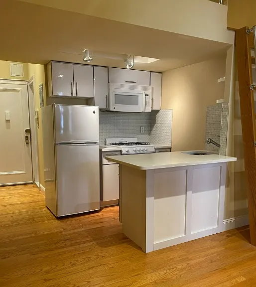 31 E 21st St #4A — Photo 4