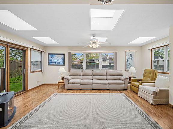 3rd image of 484 Springhill Dr