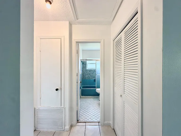 7643 NW 74th Ave — Photo 6