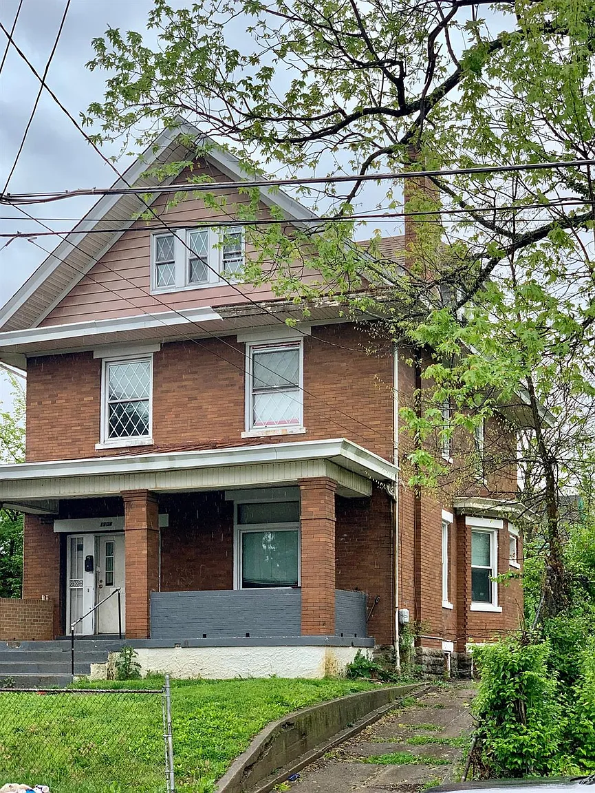 1904 Hewitt Ave photo 1