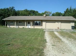 4668 Meadow Ln, Wamego, KS 66547