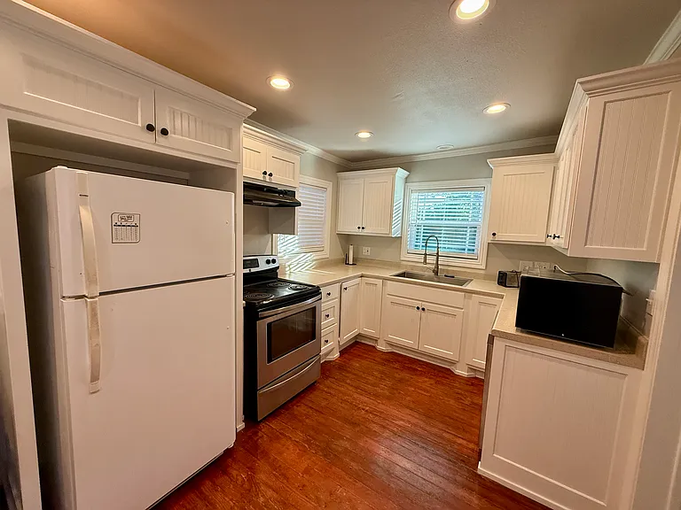 320 S Columbia St — Photo 5