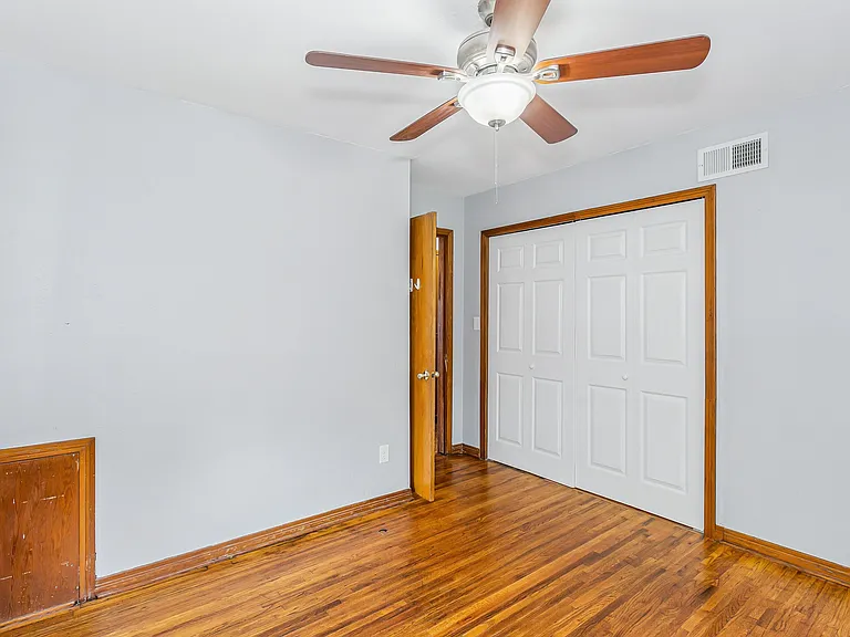 2914 N Clarence Ave — Photo 14