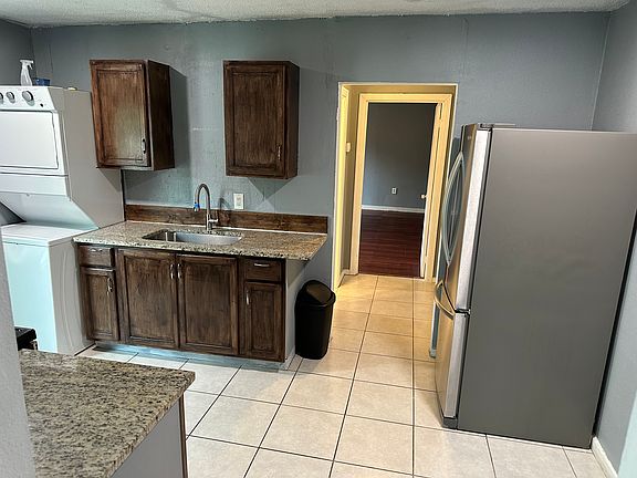 2nd image of 304 SE 11th St