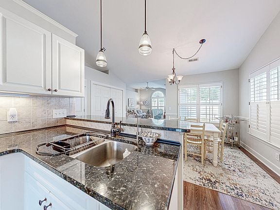 3rd image of 2112 Yorkshire Drive