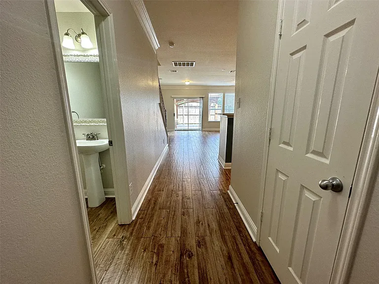 16130 Limestone Lake Dr — Photo 3
