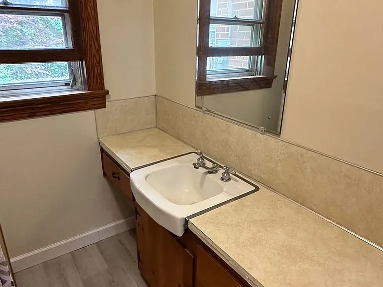 144 N Fairview Cir — Photo 20