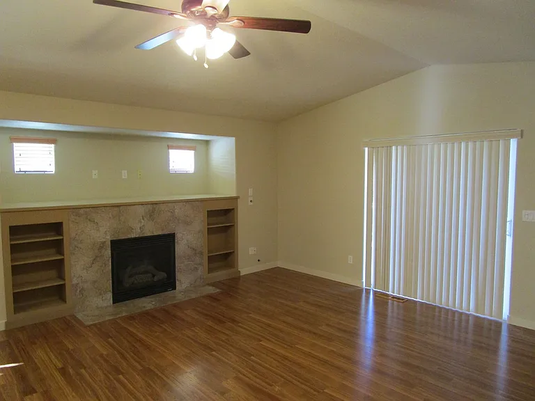 534 NE Brookstone Dr — Photo 12