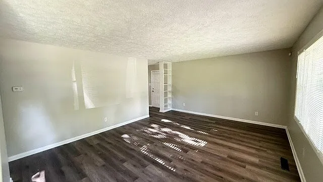 4 bed, 2.0 bath, 1424 sqft, $1,525 — Photo 3