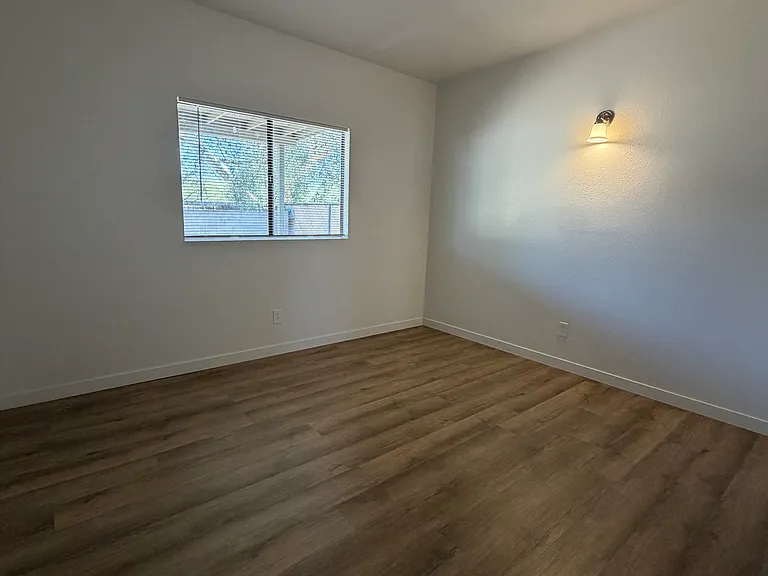 115 E King Rd — Photo 10