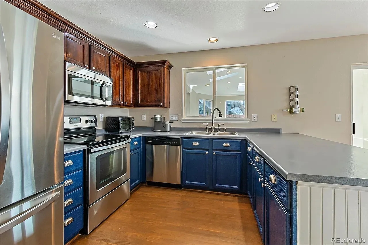 3 bed, 3.5 bath, 2300 sqft, $2,945 — Photo 4