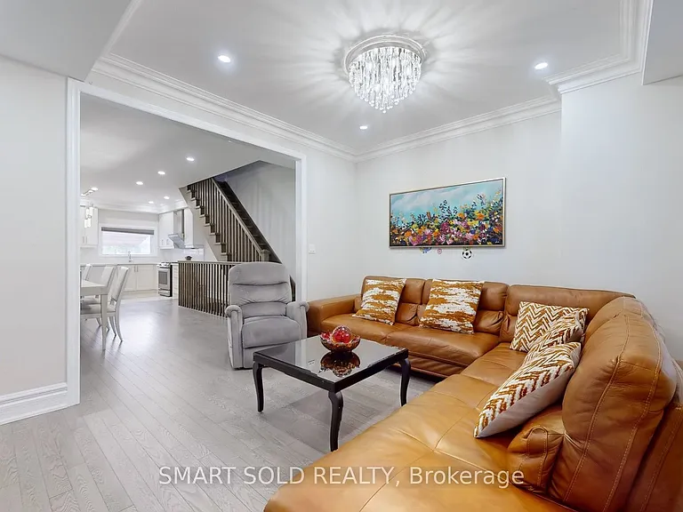 1040 Ossington Ave #MAIN FLR 2ND FLR — Photo 3