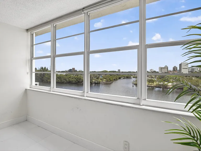 1170 N Federal Hwy #501 — Photo 18