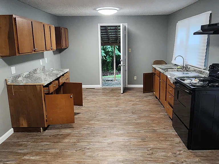 919 Nance Ave — Photo 5