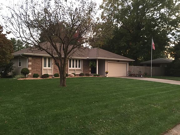 5th image of 706 Crestwood Dr