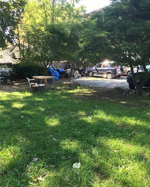 2nd image of 19 Lee St