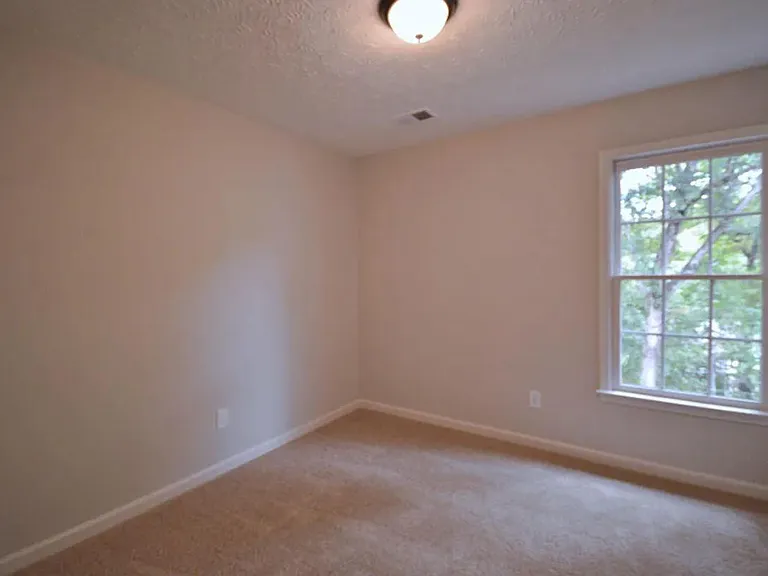 305 Lismore Ter — Photo 10