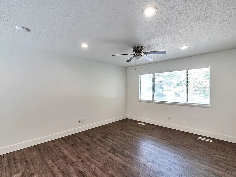 2151 W 300 N — Photo 8
